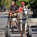 Los cubanos del exilio en Miami mantienen los envíos de dinero y productos básicos a la isla pese al bloqueo de Estados Unidos