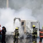 Autos incendiados y calles bloqueadas en varios puntos de México tras la muerte del capo narco, “El Mencho”