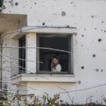 La pelota de Gal y el desayuno que no fue: cuando los cohetes de Hezbollah convierten un hogar en cráter