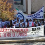 Docentes marcharon en Roca: piden mejoras salariales y reclaman por el estado de alguna escuelas