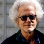 Santiago Amigorena, el pariente que vive con un pie en Francia y otro en la Argentina